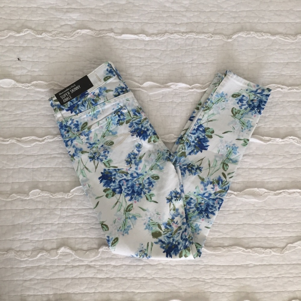 SOLD HP▪️Abercrombie and Fitch Floral Skinny Jeans - Picture 1 of 8